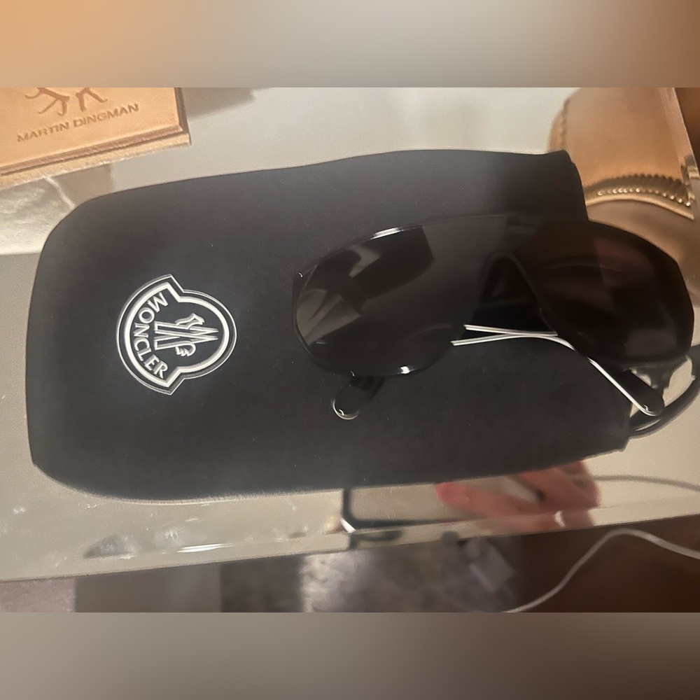 Moncler Black Sunglasses Unisex - Picture 2 of 4